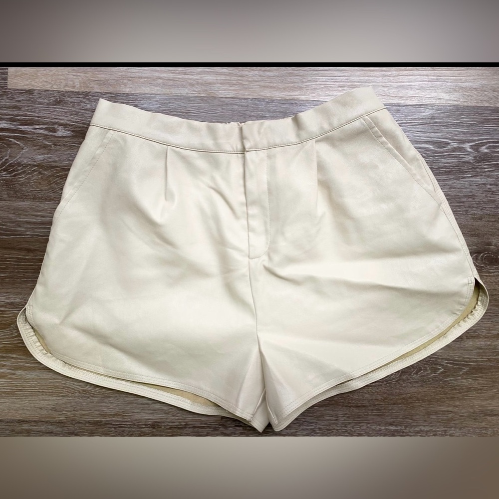 Grey Lab Women’s Faux Leather Shorts-XL